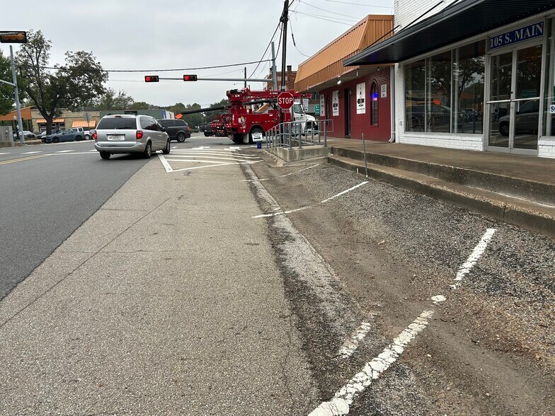 More Photos Of 105 S Main St, Quitman Storefront Retail Office For Sale