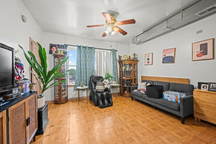 More Photos Of 2822 N Milwaukee Ave, Chicago Storefront Retail Residential For Sale