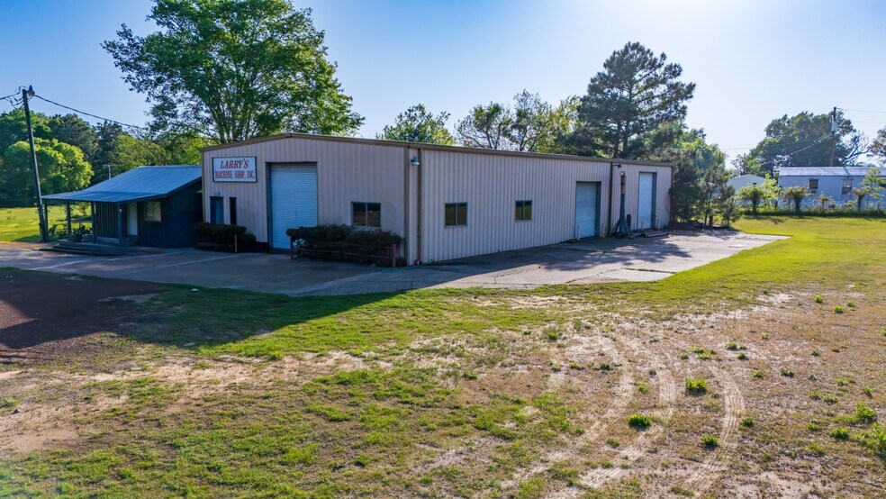Primary Photo Of 4133 Loop 343, Rusk Manufacturing For Sale