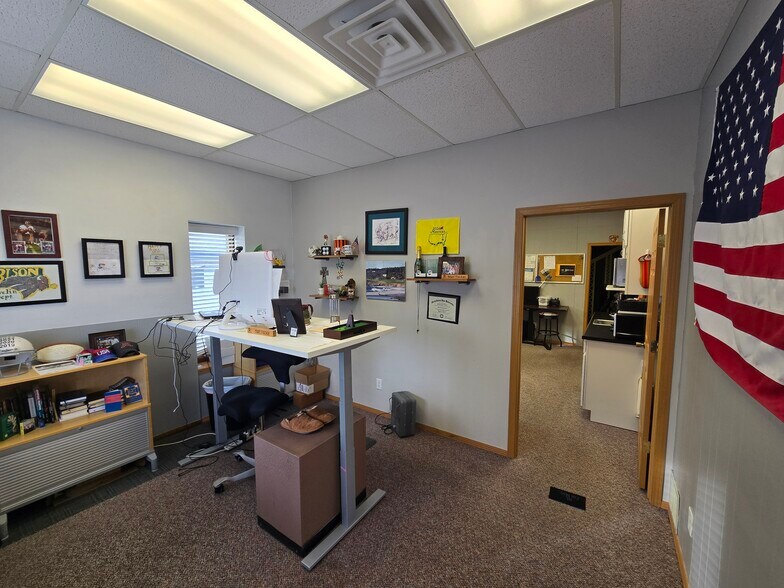 More Photos Of 1123 N 42nd St, Grand Forks Office For Sale