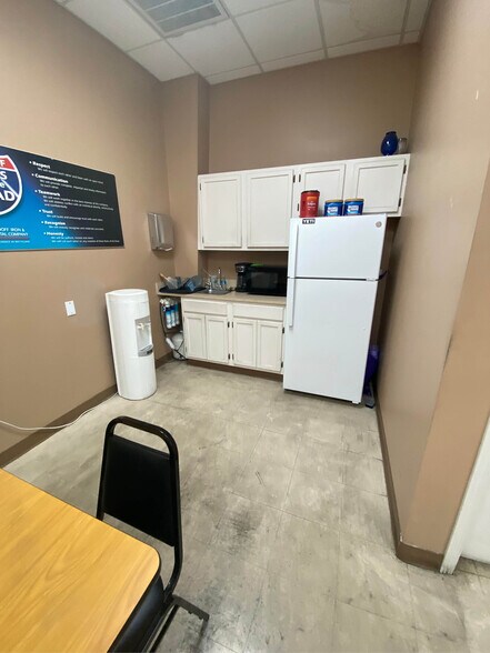 More Photos Of 12304 Cary Cir, La Vista Warehouse For Lease