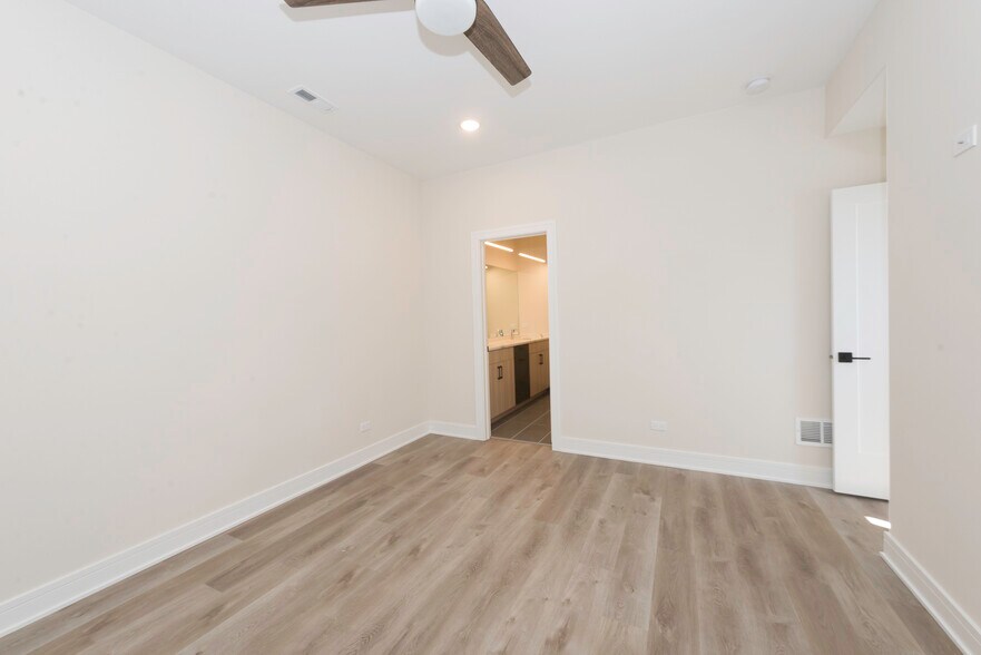 More Photos Of 3762 S Indiana Ave, Chicago Apartments For Sale