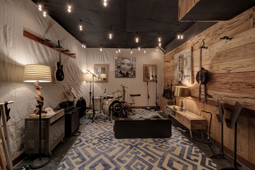 More Photos Of 114-116 17th Ave S, Nashville Office For Sale