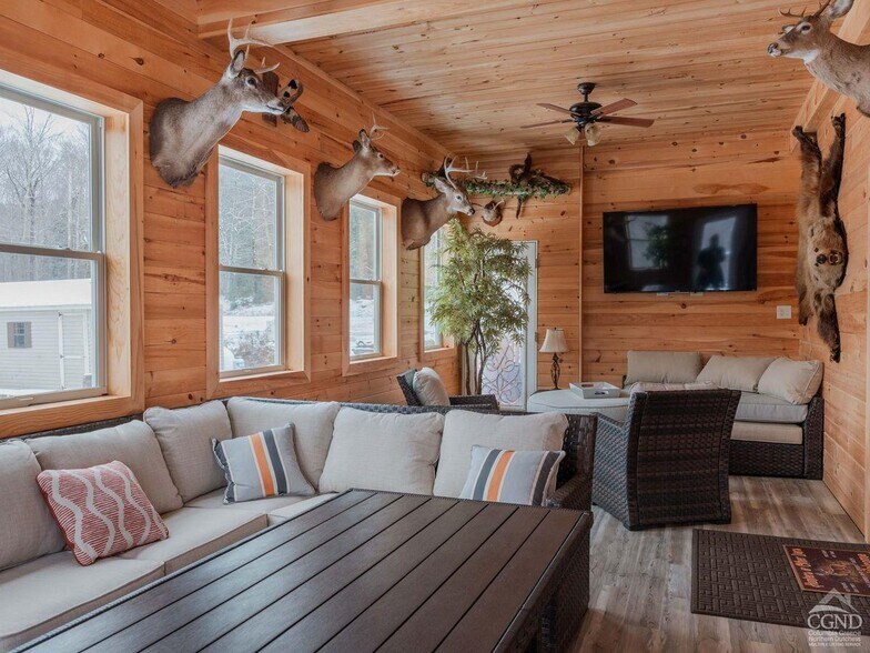 More Photos Of 19 Palsgraf Ct., Elka Park Showroom For Sale