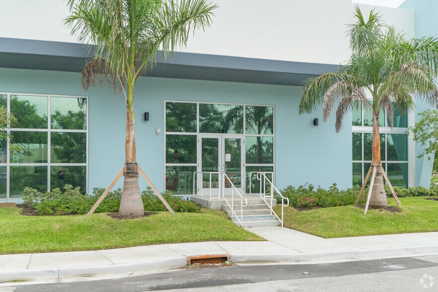 More Photos Of 101 NW 12th St, Pompano Beach Medical For Lease
