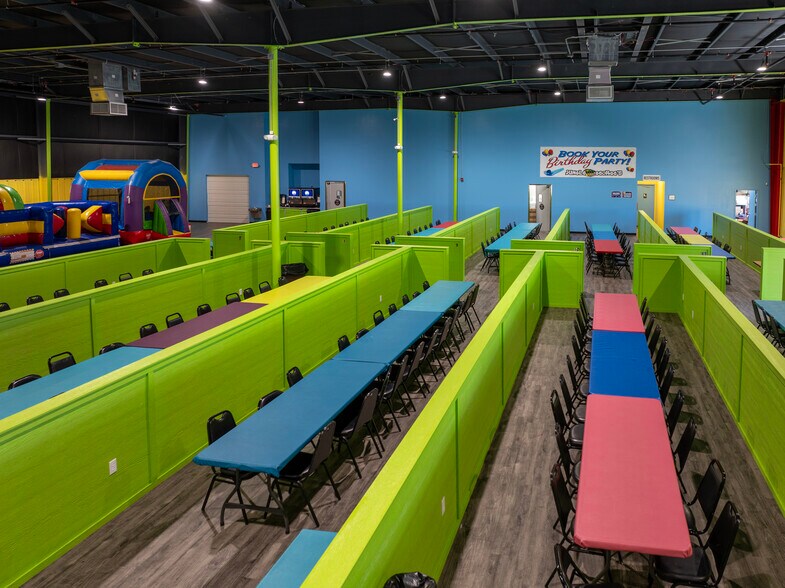 More Photos Of 4780 Clinton St, Fort Wayne Freestanding For Sale