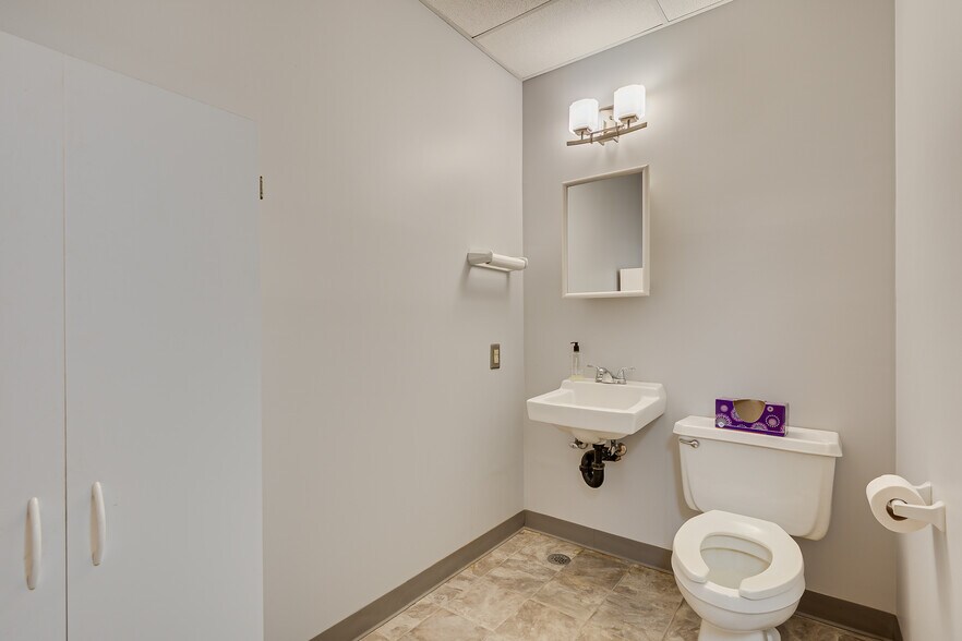 More Photos Of 11 Clyde Rd, Somerset Office For Sale