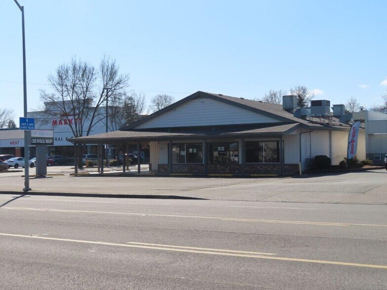 More Photos Of 771 W Stewart Ave, Medford Freestanding For Lease