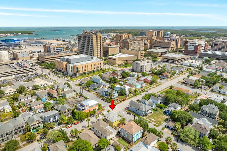 More Photos Of 1201 Post Office St, Galveston Flex For Sale