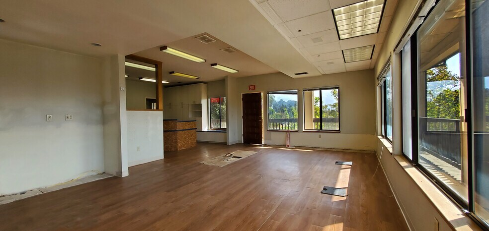 More Photos Of 302-308 Military, Benicia Medical For Sale
