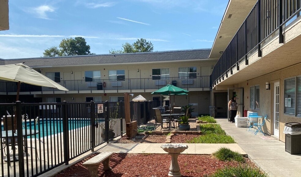 More Photos Of 4071 US 17, Richmond Hill Hotel For Sale