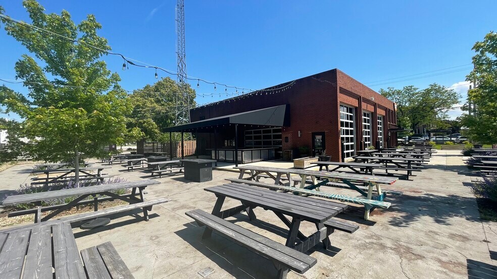 More Photos Of 24619 Chagrin Blvd, Beachwood Freestanding For Lease