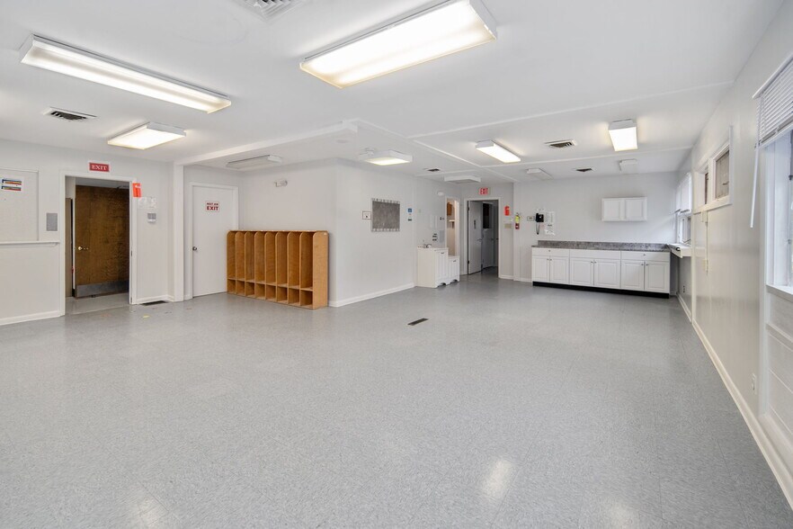 More Photos Of 4956 NY-30, Schoharie Flex For Sale
