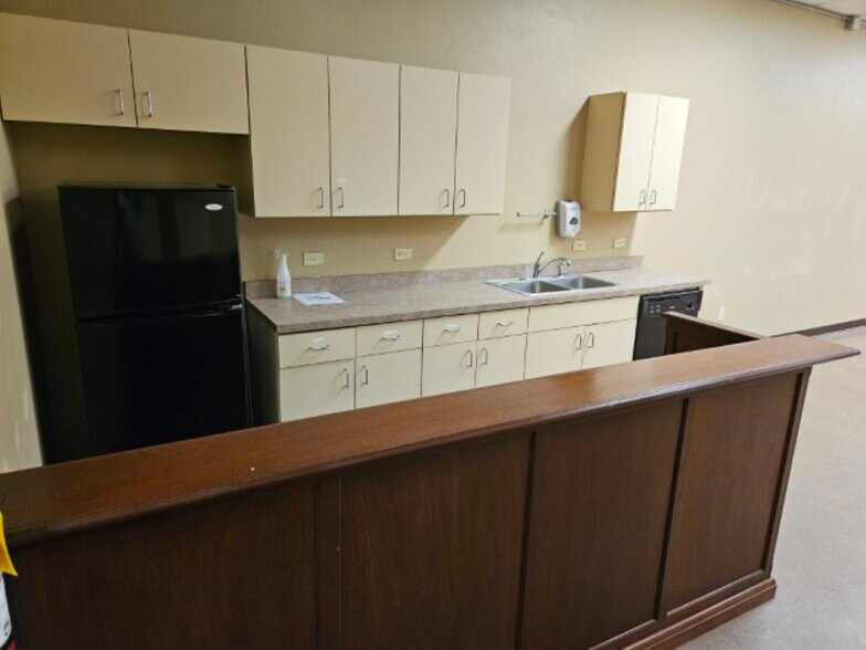 More Photos Of 215 E Randolph Ave, Enid Storefront For Lease