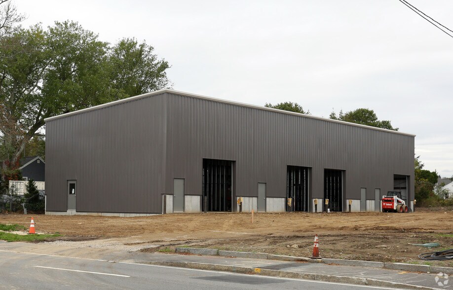 Primary Photo Of 232 Huttleston Ave, Fairhaven Service For Lease