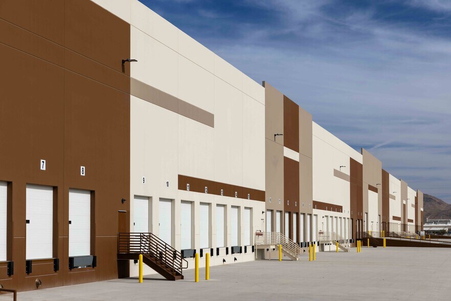 More Photos Of 5005 E Cartier Ave, Las Vegas Service For Lease