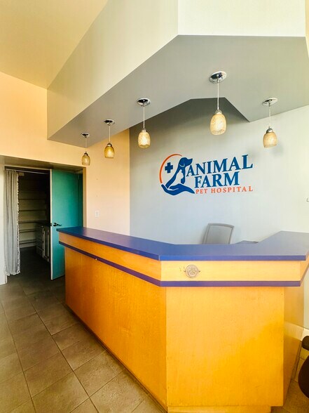 More Photos Of 5601 Mission St, San Francisco Veterinarian Kennel For Sale