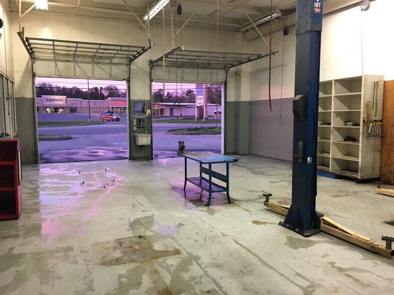 More Photos Of 2117 Shorter Ave SW, Rome Auto Repair For Sale