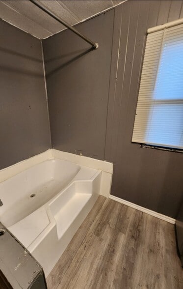 More Photos Of 226 Bremond St, Hempstead Carwash For Sale