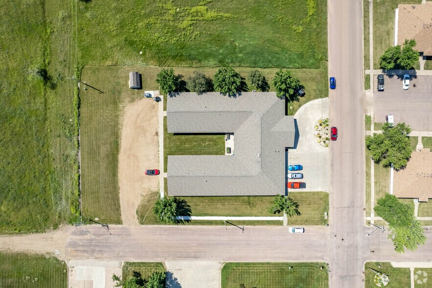 More Photos Of 600 S Hill St, Salem Apartments For Sale