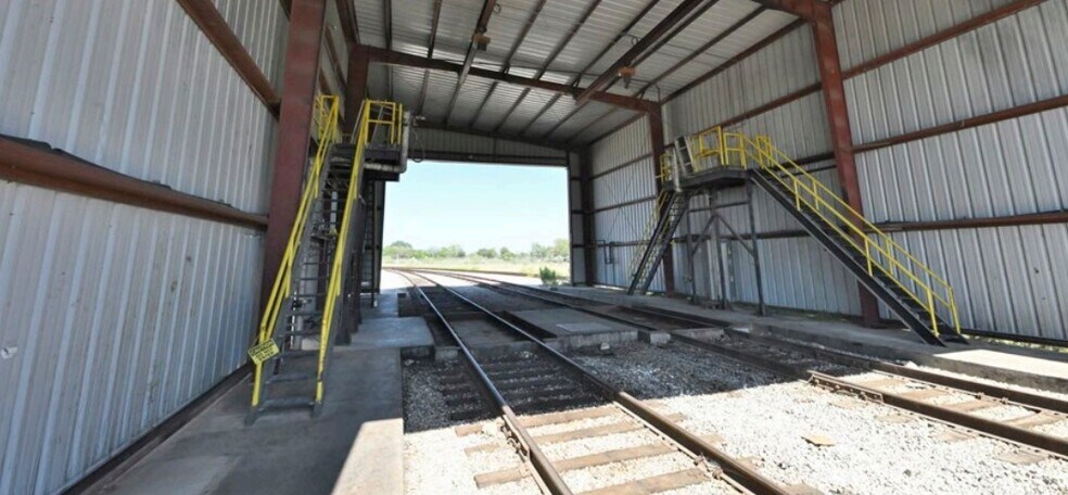 More Photos Of 16492 Old Corpus Christi Rd, Elmendorf Industrial For Lease