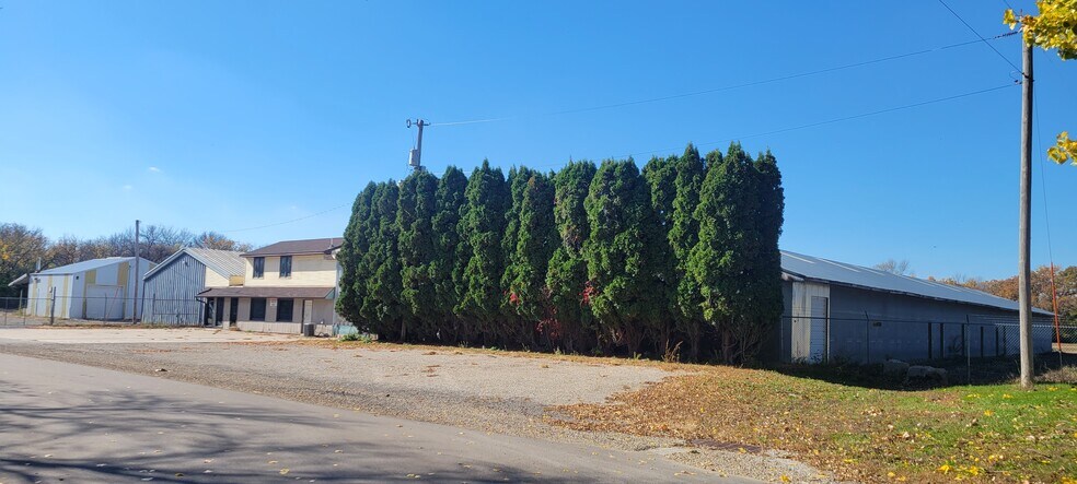 More Photos Of 20966 Monroe St, Mason City Flex For Sale