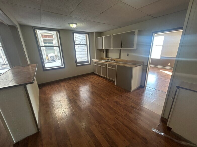 More Photos Of 980-998 Jefferson Ave, Washington Apartments For Sale