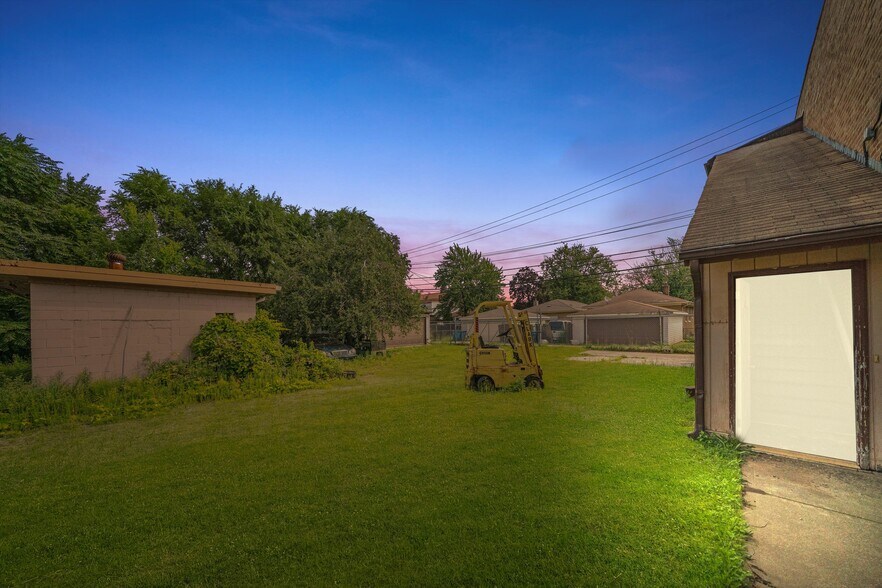 More Photos Of 591 Burnham Ave, Calumet City Office Residential For Sale