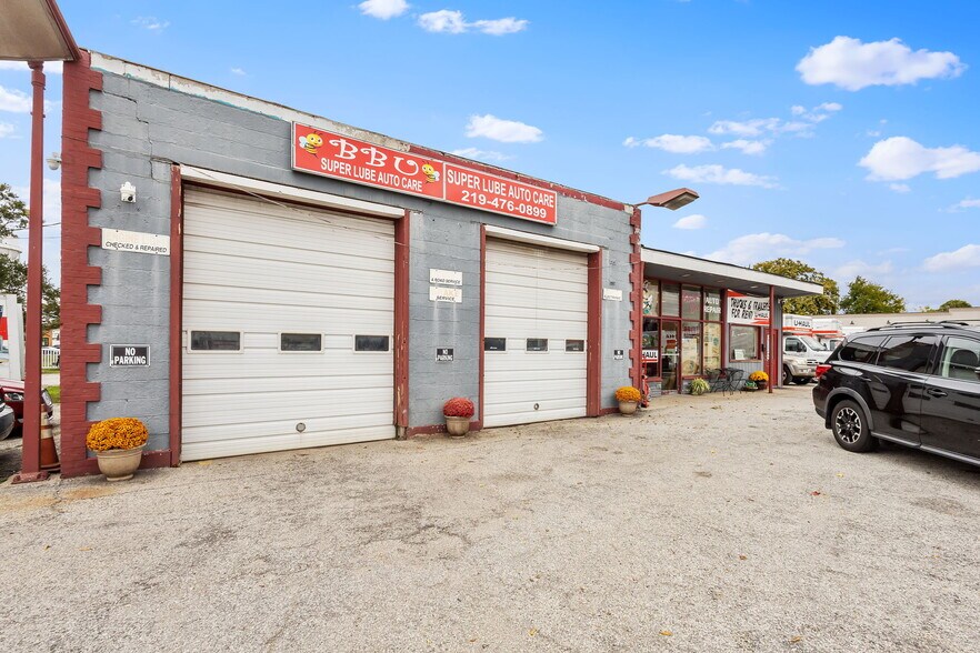 More Photos Of 1001-1003 Calumet Ave, Valparaiso Auto Repair For Sale