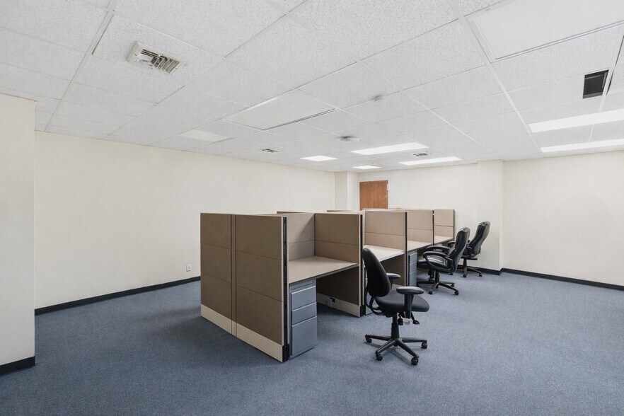 More Photos Of 20 W Park Ave, Long Beach Storefront Retail Office For Sale