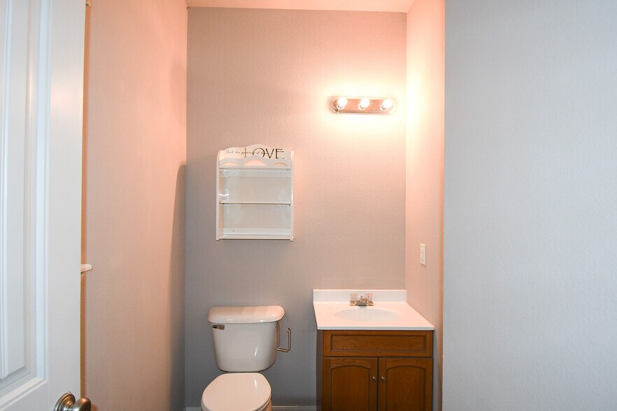 More Photos Of 455 W Ruth Ave, Sallisaw Office For Sale