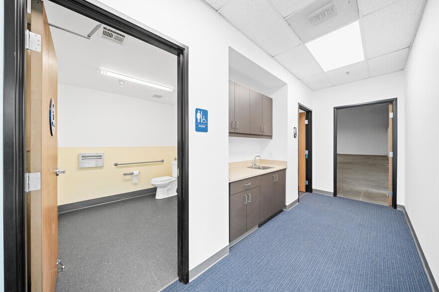 More Photos Of 14920 Hilton Dr, Fontana Warehouse For Lease