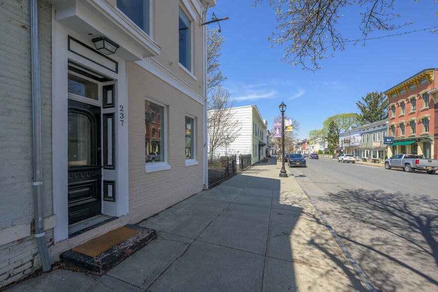 More Photos Of 237 Warren St, Hudson Storefront Retail Residential For Sale