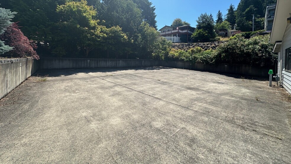 More Photos Of 301 SW Belair Dr, Clatskanie Medical For Sale