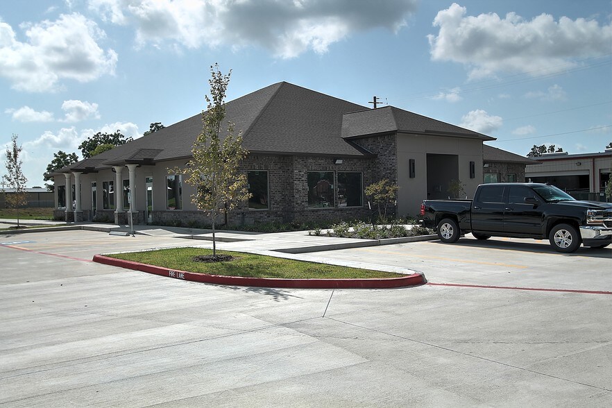 More Photos Of 4518 N Main St, Baytown Medical For Lease