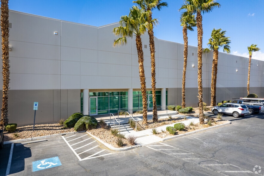 More Photos Of 4031 Industrial Center Dr, North Las Vegas Distribution For Lease