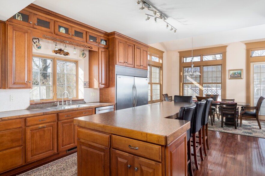 More Photos Of 860 Union Rd, West Seneca Office Residential For Sale