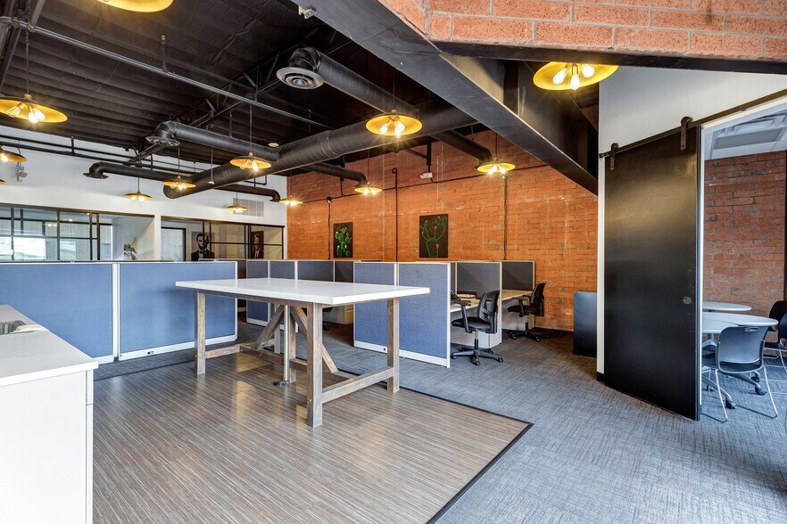More Photos Of 2727 N 3rd St, Phoenix Office For Sale