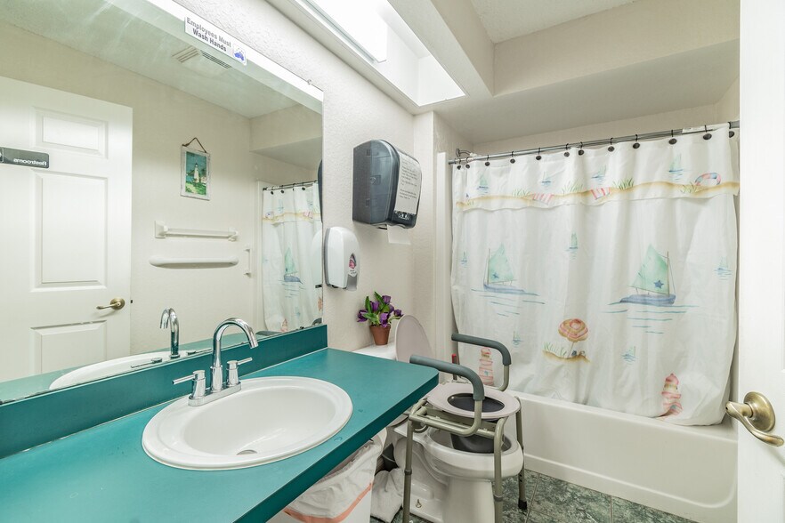 More Photos Of 4407 Millwood Rd, Spring Hill Assisted Living For Sale