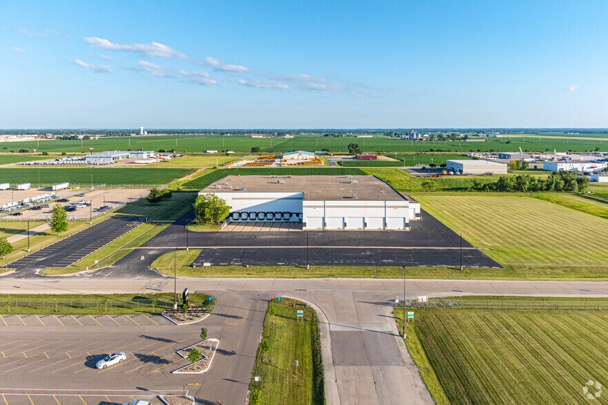 More Photos Of 20 Unytite Dr, Peru Distribution For Sale