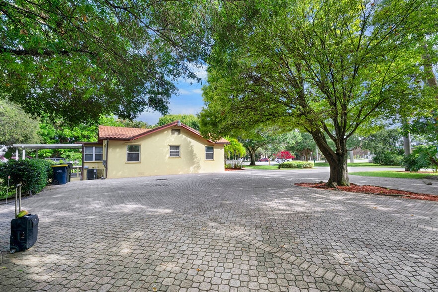 More Photos Of 400 SE Flamingo Ave, Stuart Office Residential For Sale