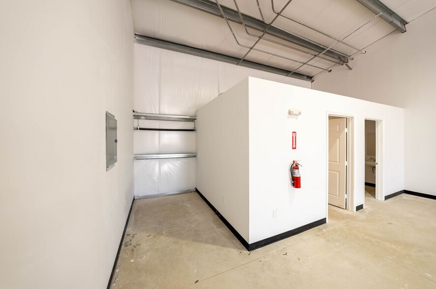 More Photos Of 2203 Cascade Pky, San Antonio Unknown For Lease