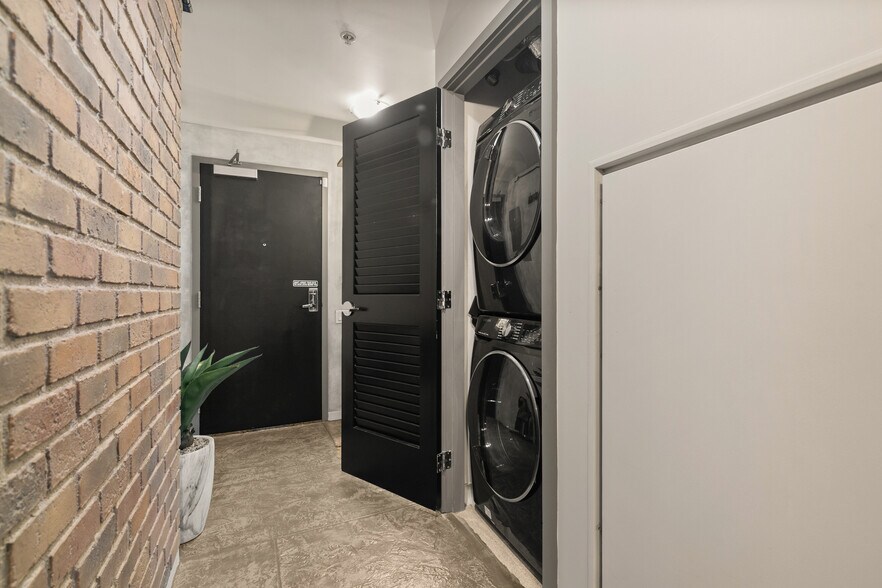 More Photos Of 302-390 11th Ave, San Diego Apartments For Sale