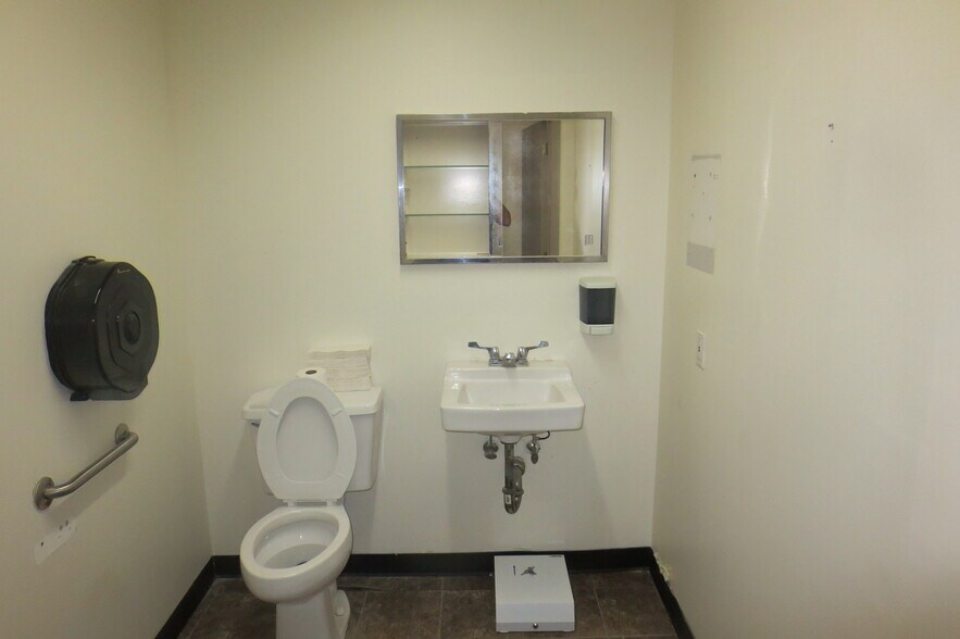 More Photos Of 189 Main Rd, Riverhead Medical For Lease