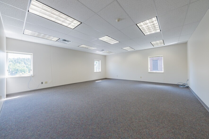 More Photos Of 11 Chenoweth Dr, Bridgeport Office For Lease