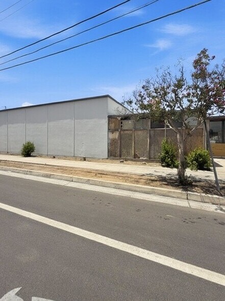 More Photos Of 211 M St, Fresno Service For Sale