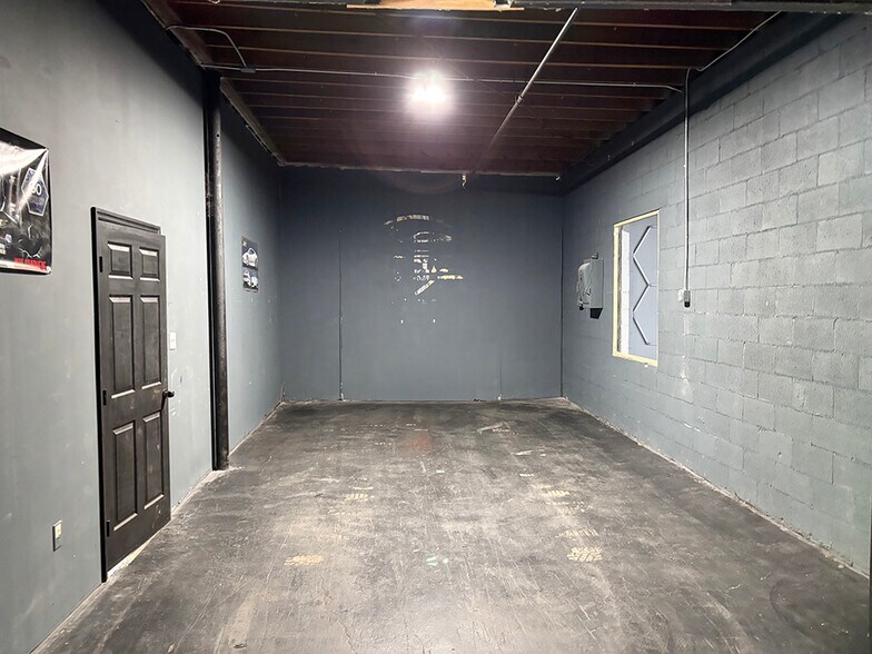 More Photos Of 4430 Singleton Station Rd, Louisville Light Distribution For Lease