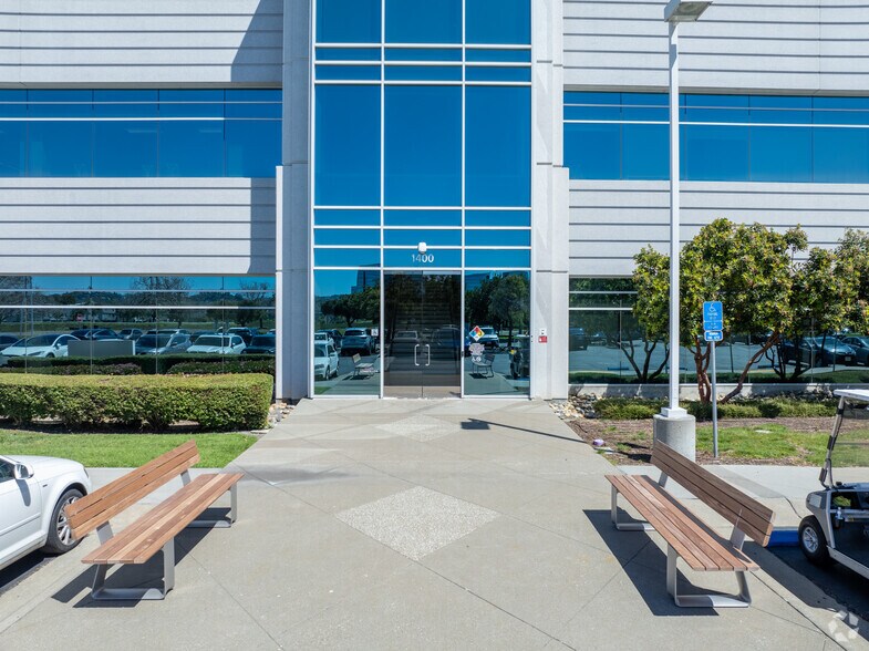 More Photos Of 1400 Bridge Pky, Redwood City Research And Development For Lease