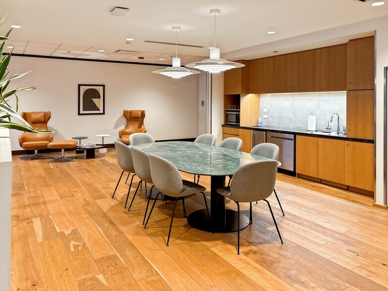 More Photos Of 110 N Wacker Dr, Chicago Coworking Space