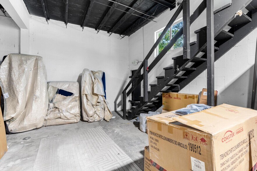 More Photos Of 1500 E Commercial Blvd, Fort Lauderdale Freestanding For Lease